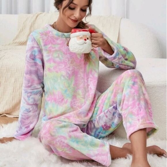 Fuzzy Pastel Loungewear - Picture 3 of 8